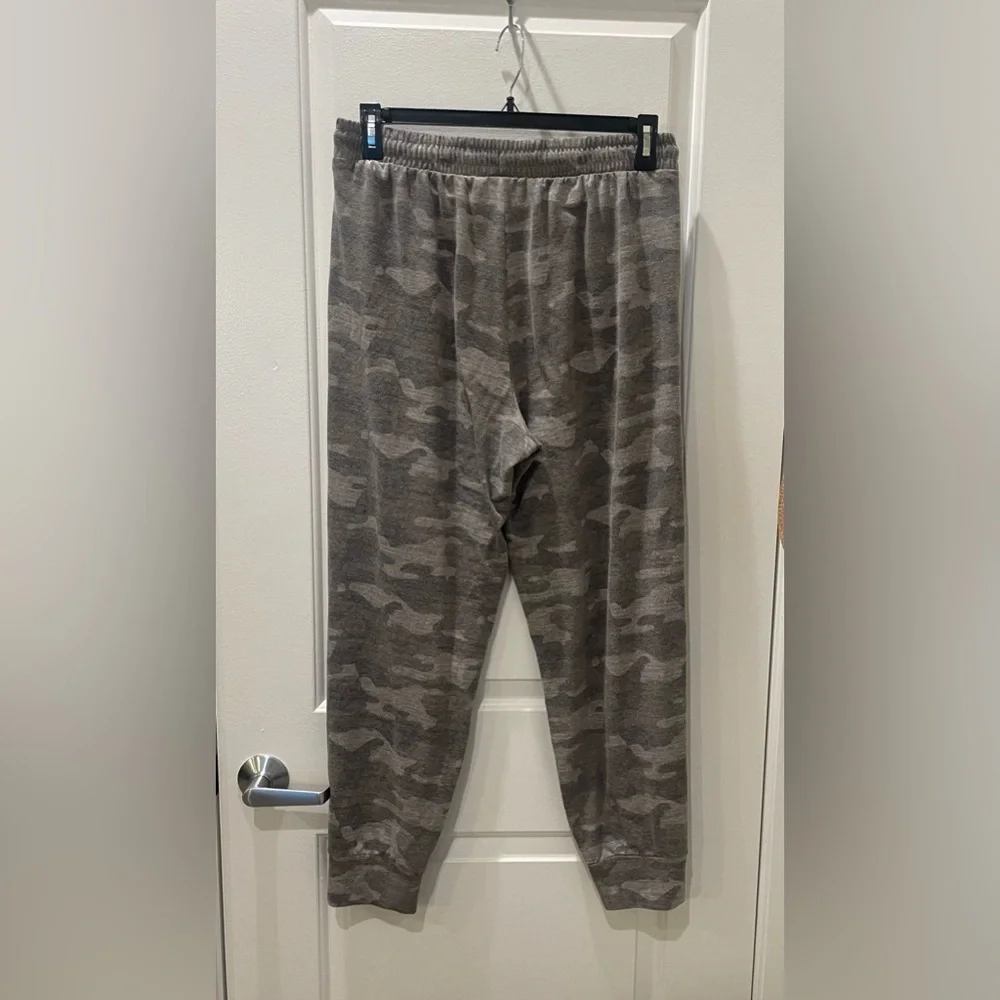 Knox Rose Camo Print Lounge Pants - Picture 2 of 3